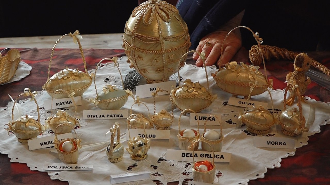 Ускршња јаја  украшена сламом - традиција војвођанских салаша
