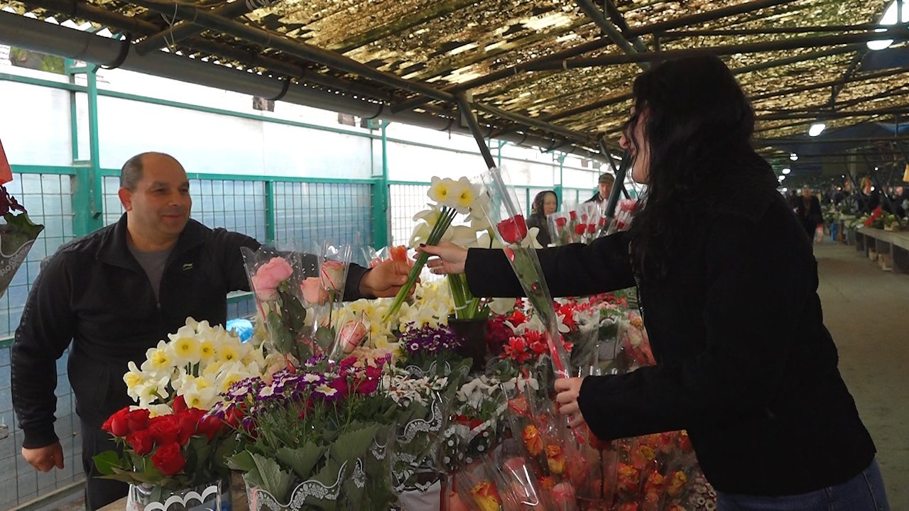 Поводом 8.марта продаја цвећа солидна - најтраженије руже