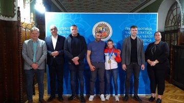 Европска шампионка у боксу Кристина Нађ Варга на пријему код  градоначелника