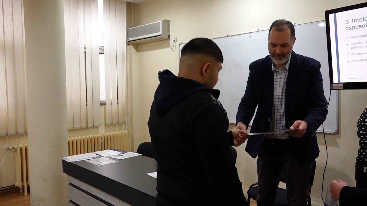 Професионално оспособљавање завршило 22 припадника ромске заједнице
