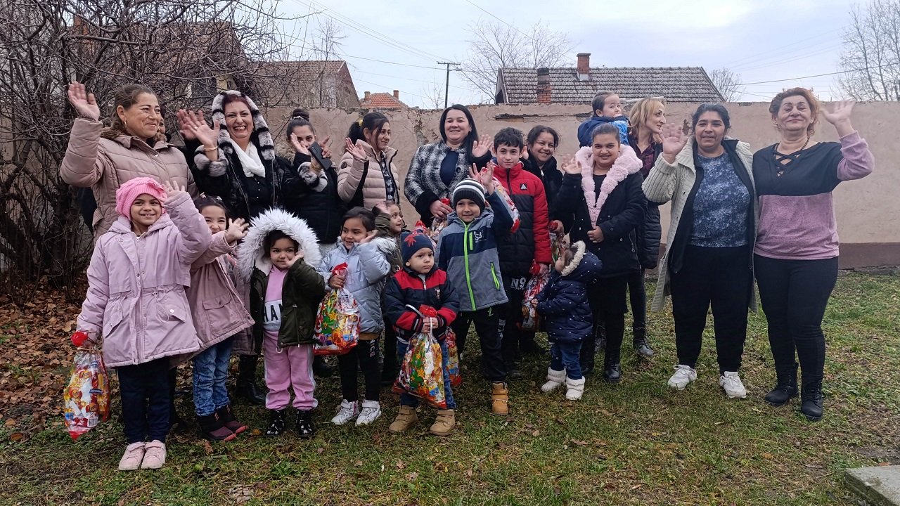Удружење Рома улепшало празнике малишанима