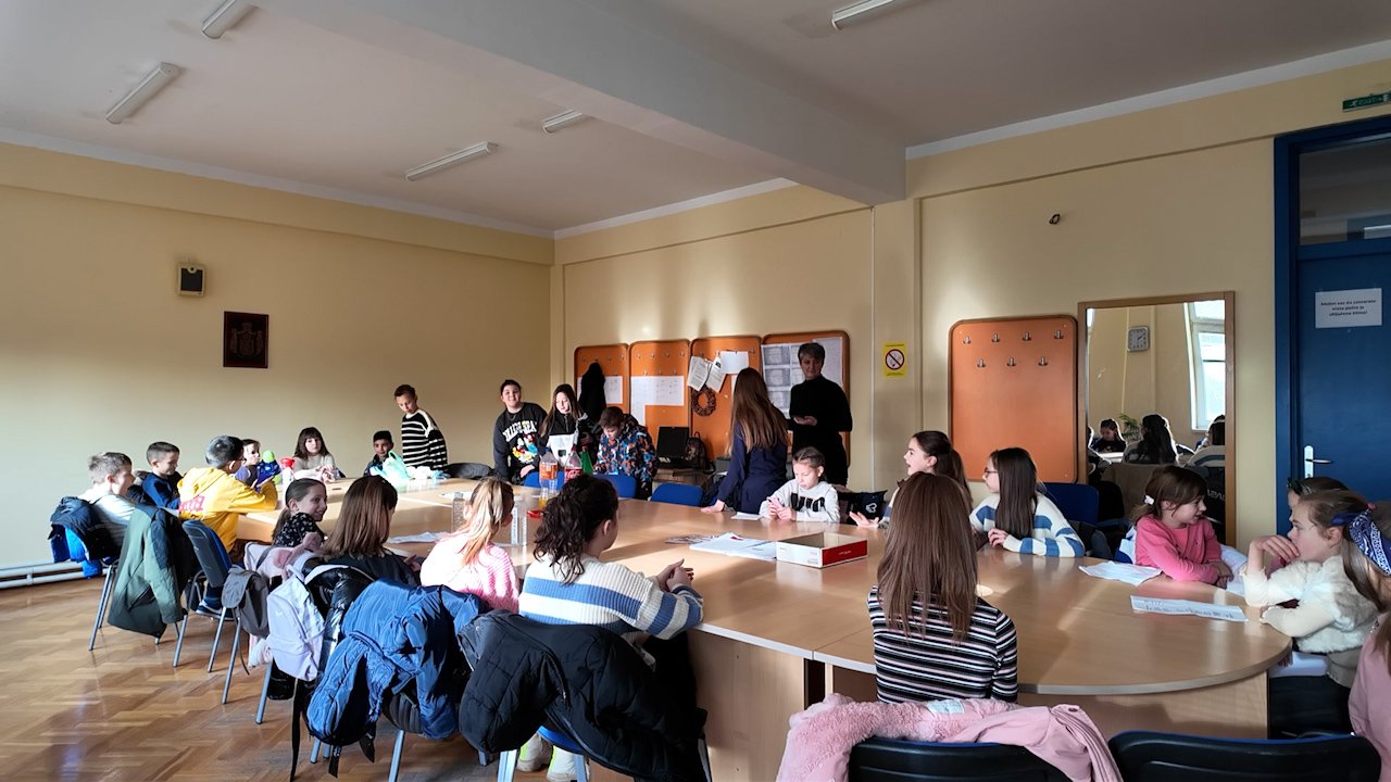 Деца из Бајмока за Удружење „Пружи ми руку”