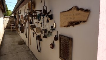 Љубав ка традицији преточена у колекцију старих предмета