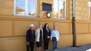 Положен венац на спомен-плочу на Жутој кући – сећање на жртве фашистичког терора 