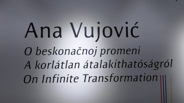 Вођење кроз изложбу –  „О бесконачној промени” Ане Вујовић