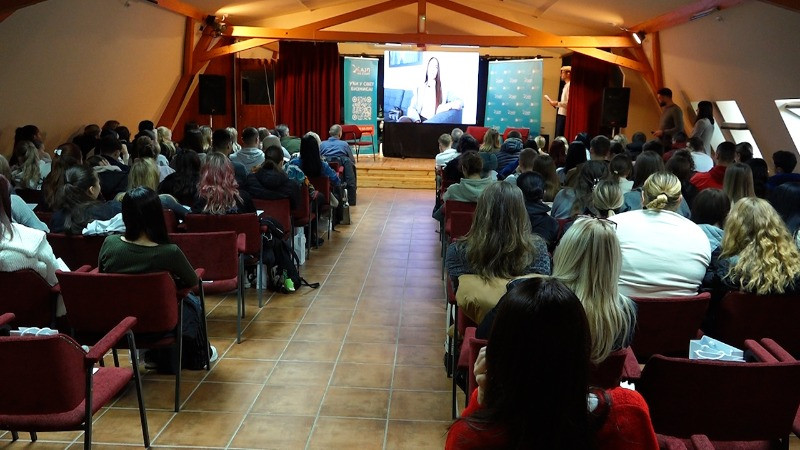 Предавање на тему предузетништва код младих одржано у  Хемијско-технолошкој школи