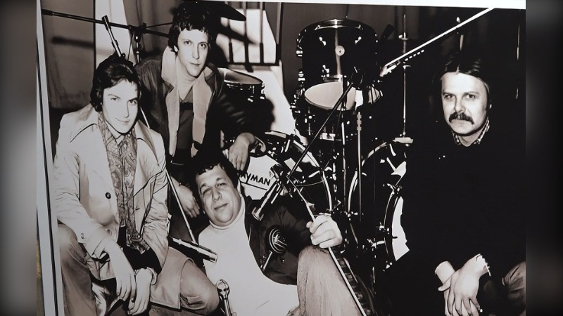 Изложба фотографија првих рокенрол група у Суботици у ЈМС клубу