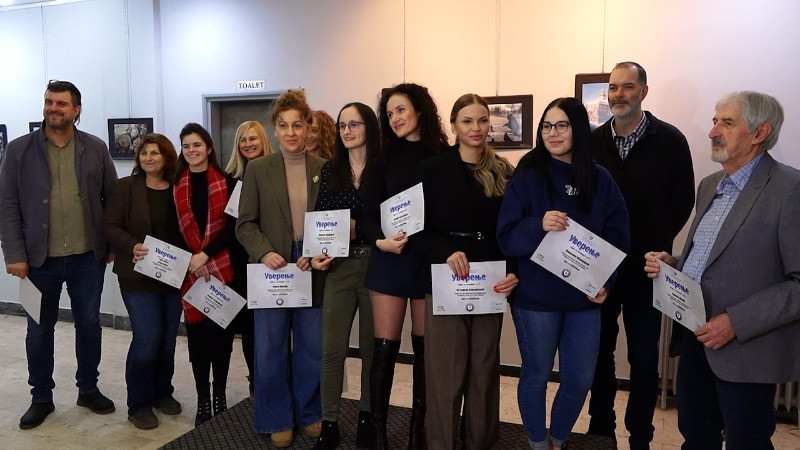 Отворена је изложба радова полазника фото-курса Дамира Вујковића