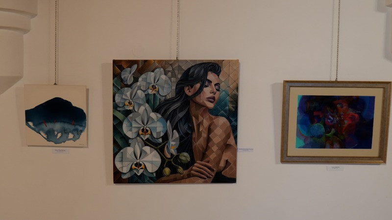 „Платно у женским рукама”