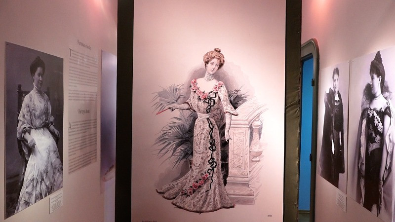 Отворена изложба о променама у моди у Градском музеју