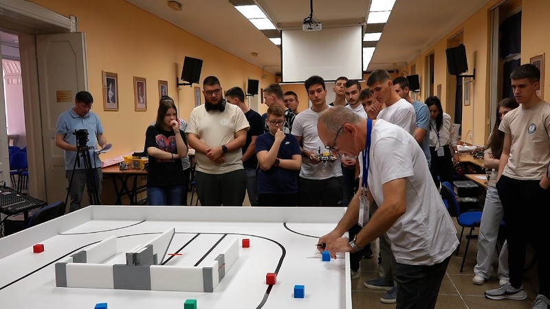 Републичко такмичење у мехатроници и програмирању робота у Техничкој школи „Иван Сарић”