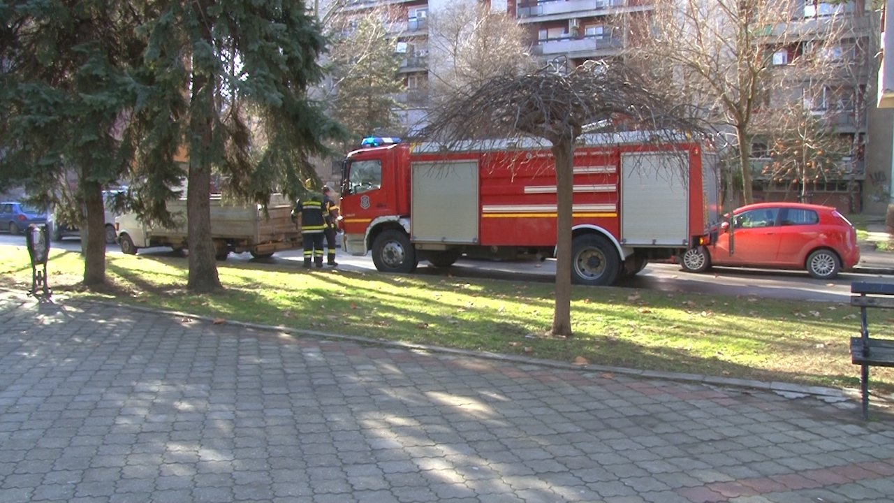 Четрнаест саобраћајних незгода, једна особа погинула, петоро повређених