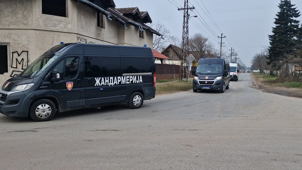 У току премештање миграната из шуме, није било пуцњаве ни повређених