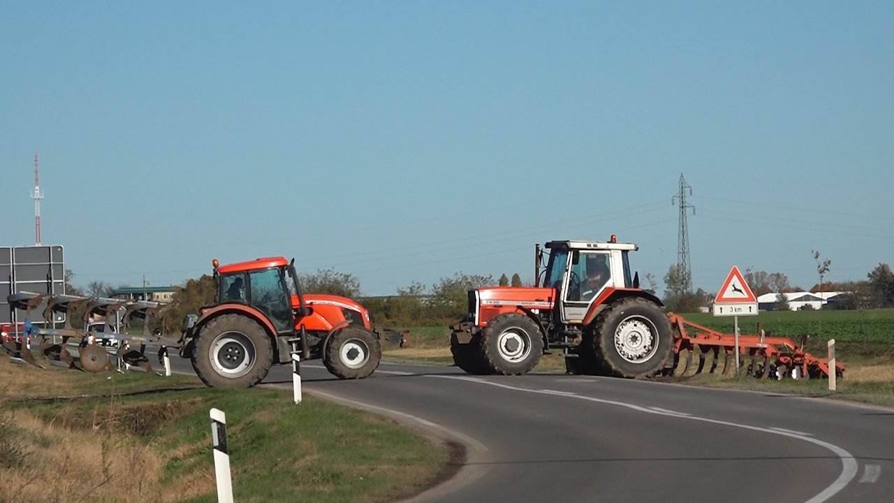 Трактори и даље на Београдском путу