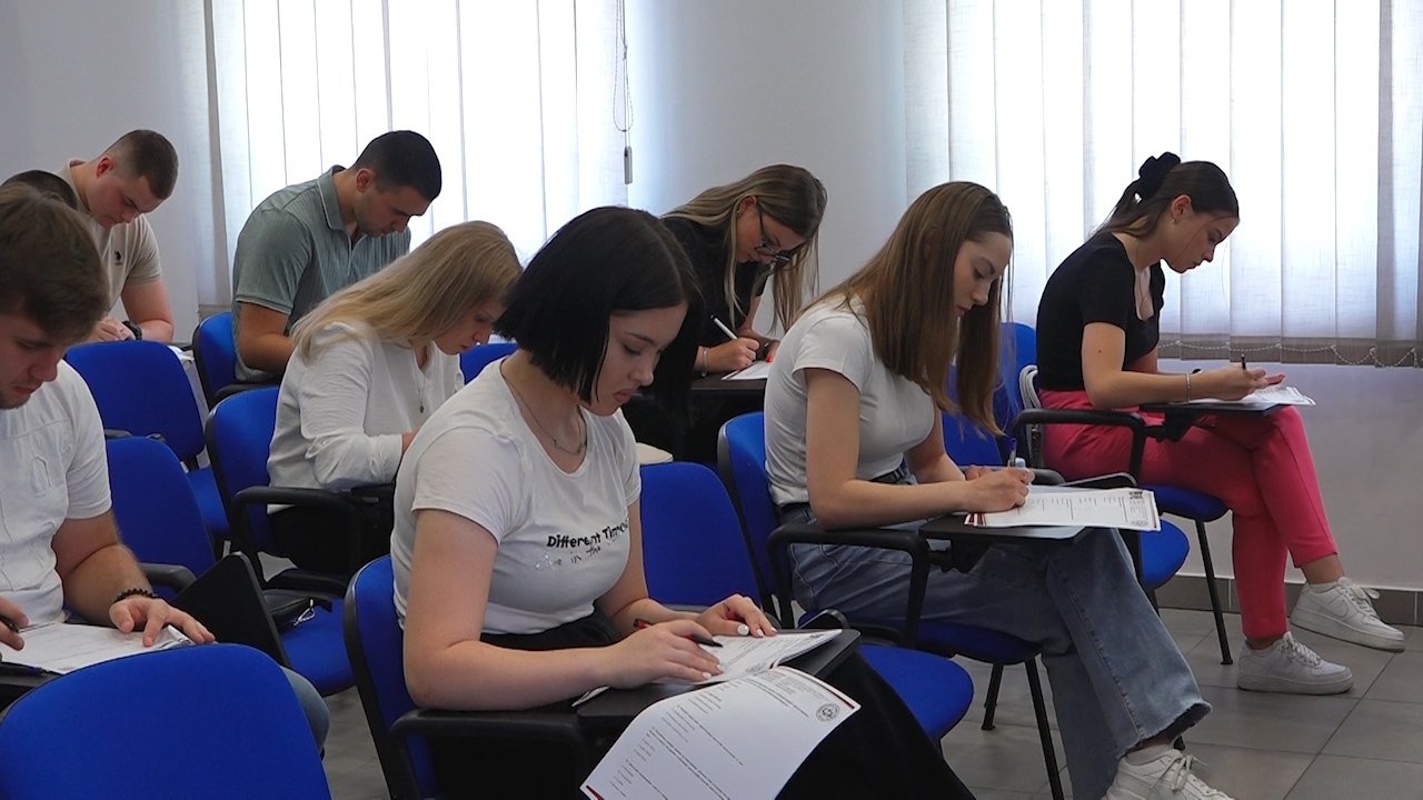 Велико интересовање студената за упис Правног факултета за привреду и правосуђе