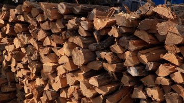 Припрема огрева за предстојећу зиму „стидљиво” почела 